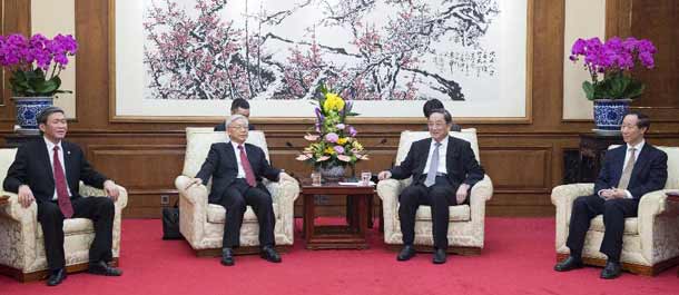 كبير المستشارين السياسيين فى الصين يجتمع مع زعيم الحزب الشيوعى الفيتنامى