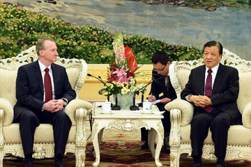 مسؤول بارز بالحزب الشيوعي الصيني يلتقي مع رئيس حكومة بيلاروس