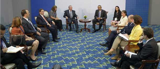 الرئيسان الأمريكي والكوبي يعقدان أول محادثات مباشرة منذ نصف قرن