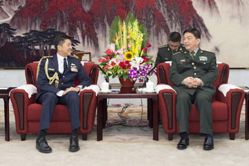 الصين وسنغافورة تتعهدان بتعزيز التعاون العسكري
