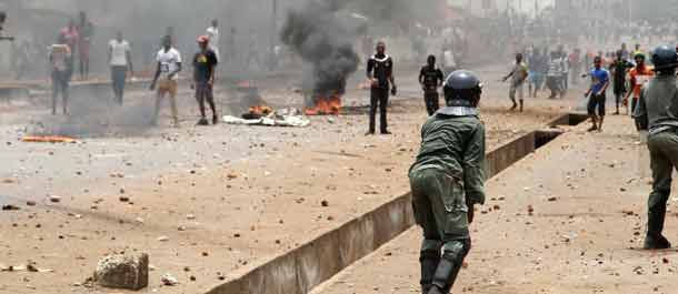 الاشتباكات بين المتظاهرين والشرطة تدخل يومها الثانى فى كوناكرى