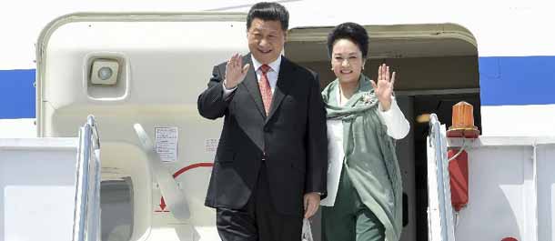 الرئيس الصيني شي جين بينغ يصل إلى إسلام أباد في زيارة رسمية