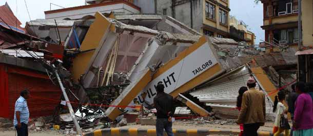 ارتفاع عدد القتلى فى زلزال نيبال القوى الى 5057 والمصابين الى 10915
