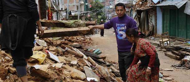 ارتفاع حصيلة قتلى زلزال نيبال إلى 6204 أشخاص