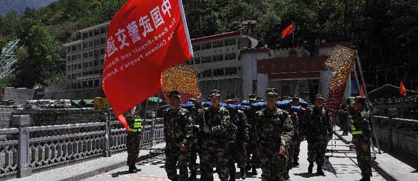 الشرطة المسلحة الصينية تدخل نيبال للمساعدة في عمليات الإغاثة