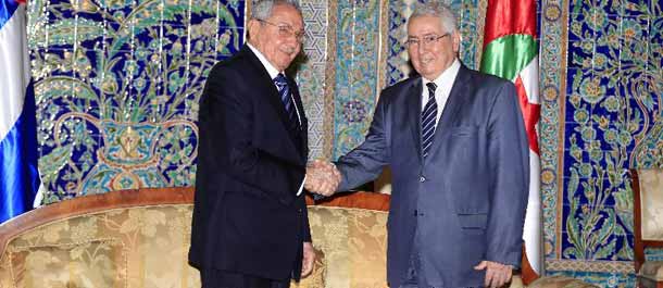 الرئيس الكوبي يبدأ زيارة رسمية إلى الجزائر