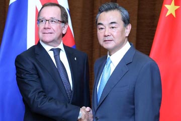 وزير الخارجية الصيني يعرب عن قلقه لنظيره النيوزيلندي بشأن تقارير عن القرصنة