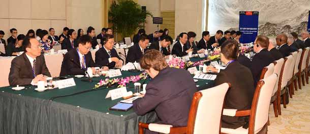 اجتماع قادة حزبيين من الصين والولايات المتحدة