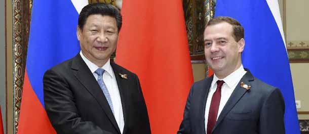 الرئيس الصيني يلتقي برئيس الوزراء الروسي