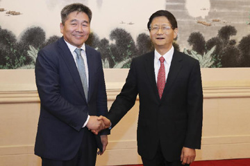 الصين ومنغوليا تتعهدان بتعزيز التعاون الأمني