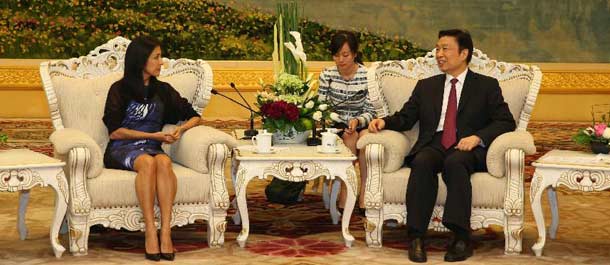 نائب الرئيس الصين يجتمع مع رئيسة الحزب القومي في بيرو