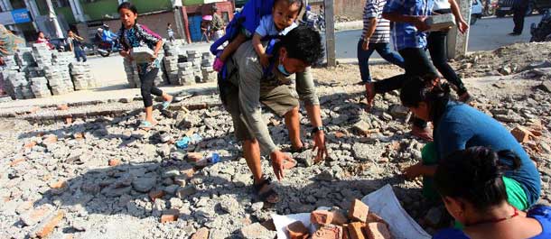 وزارة الداخلية النيبالية تؤكد مصرع 37 شخصا وإصابة 1100 آخرين في الزلزال الذي حدث اليوم