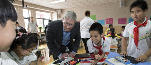 زيارة رئيس تنفيذي لشركة آبل في مدرسة ابتدائية ببكين