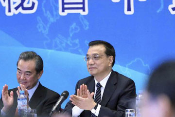 رئيس مجلس الدولة الصيني يشجع الشركات على دفع التعاون مع بيرو
