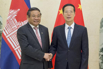 نائب رئيس مجلس الدولة الصيني يجتمع مع مسئولين من كمبوديا و جمهورية سلوفاكيا