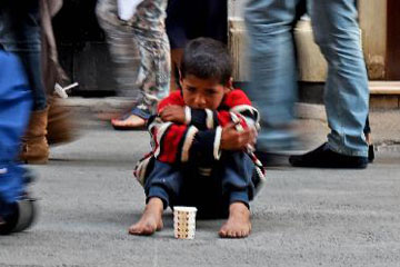 تحقيق اخبارى: الأطفال في سوريا يخطون مرحلة الطفولة البرئية إلى أعباء النزاع الدامي
