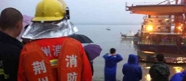 إنقاذ 13 أشخاص في حادث انقلاب سفينة تقل 458 راكبا في نهر اليانغتسي