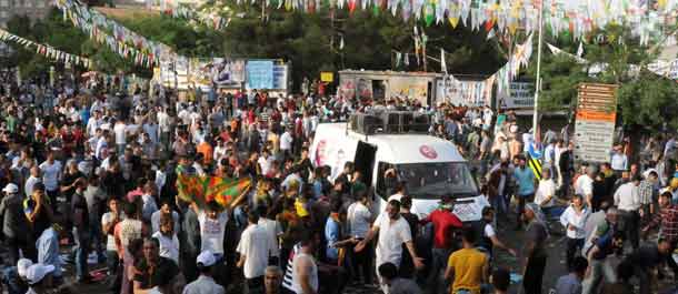 مقتل اثنين إثر انفجار فى تجمع لحزب الشعب الديمقراطي الموالي للاكراد فى تركيا
