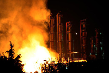 انفجار وحريق بمصنع كيماويات شرق الصين