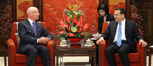 رئيس مجلس الدولة الصيني يتعهد بعقد منتدى دافوس مثمر في مدينة داليان الصينية