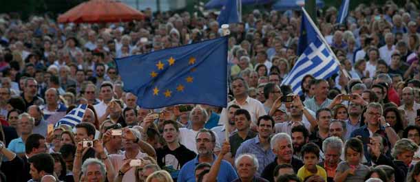 احتجاجات يونانية على الخروج من منطقة اليورو مع انعقاد قمة لقادة مجموعة اليورو