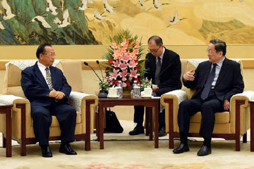 كبير المستشارين السياسيين فى الصين يتعهد بإقامة تعاون اوثق مع لاوس