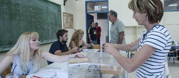 فتح مراكز الاقتراع في اليونان لاستفتاء تاريخي حول قضية الديون