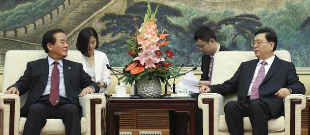 كبير المشرعين الصينيين يجتمع مع نائب رئيس الجمعية الوطنية لجمهورية كوريا