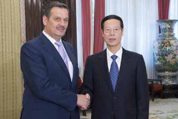نائب رئيس مجلس الدولة الصيني يدعو إلى تعاون أكبر مع بيلاروسيا