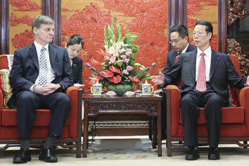 نائب رئيس مجلس الدولة الصيني يجتمع مع نائب رئيس الوزراء النيوزيلندي