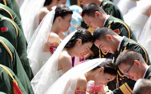حفلة الزفاف الجماعية للجنود في الصين