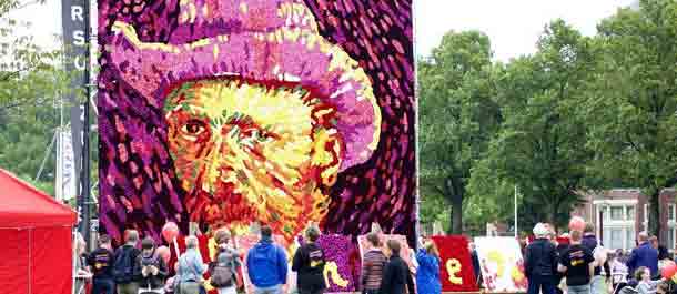 إقامة النشاط للذكرى ال 125 لوفاة الرسام الشهير فنسنت فان جوخ في هولندا