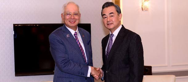 رئيس الوزراء الماليزي يلتقي مع وزير الخارجية الصيني لمناقشة العلاقات الثنائية