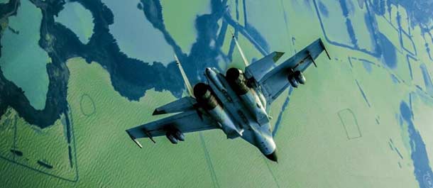 الجمال في السماء: مشاهد رائعة للطائرات المقاتلة الصينية وجنود المجوقلة