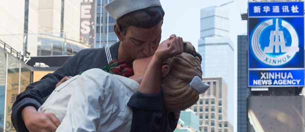 إقامة مسابقة القبلة في نيويورك للذكرى ال70 لانتهاء الحرب العالمية الثانية