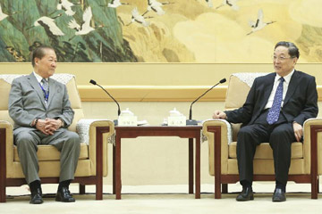 كبير المستشارين السياسيين الصينيين يلتقي بمشرعين تايوانيين