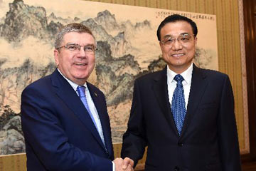 رئيس مجلس الدولة الصيني يلتقي برئيس اللجنة الاوليمبية الدولية