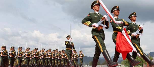 نظر على فرقة مراسم رفع العلم الوطني الصيني