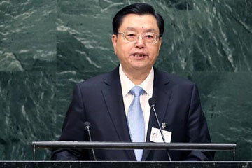 تقرير إخباري: كبير المشرعين الصينيين يدعو في الأمم المتحدة إلى "بناء عالم تسوده عدالة 
وديمقراطية أكبر"