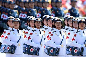 المجندات في الاستعراض العسكري الصيني ليوم النصر