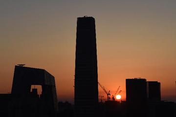 إشراق الشمس الباهر ببكين في يوم النصر