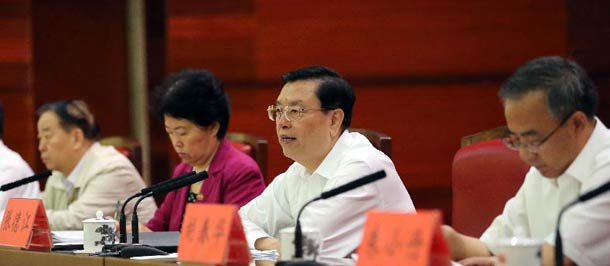 كبير المشرعين الصينيين يدعو إلى تحسين العمل التشريعي
