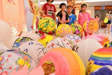 مسابقة صنع فانوس لاستقبال عيد منتصف الخريق التقليدي بماليزيا