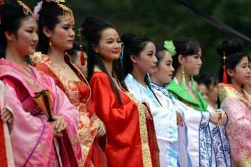 عرض الأزياء التقليدية الصينية في جيانغشى
