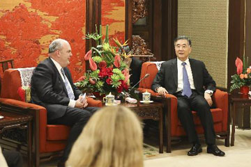 نائب رئيس مجلس الدولة الصيني يستقبل ضيوف من نيوزيلاندا والولايات المتحدة