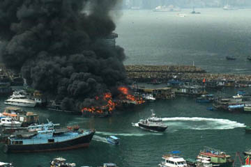 اصابة خمسة اشخاص إثر اندلاع حريق في هونج كونج