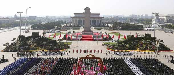 الصين تقيم حفلاً لإحياء يوم الشهيد في ميدان تيانآنمن