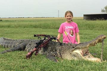 فتاة أمريكي عمرها 10 تقتل تمساح وزنه 350 كغ