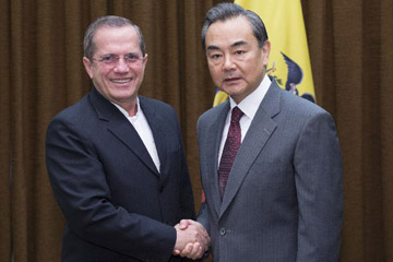 وزير الخارجية الصيني ونظيره الإكوادوري يعقدان محادثات حول العلاقات الثنائية