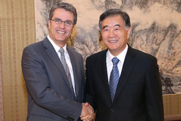 نائب رئيس مجلس الدولة الصينى يجتمع مع المدير العام لمنظمة التجارة العالمية